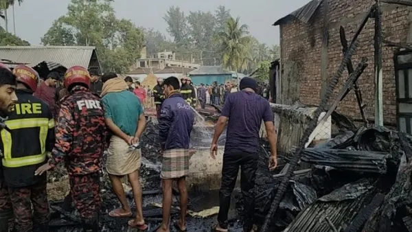 সুবর্ণচরে আগুনে পুড়ল ৬ দোকান