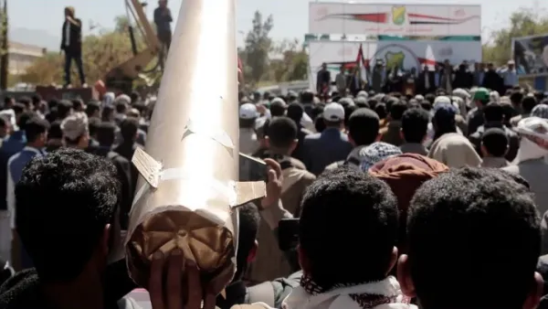 হুতির ক্ষেপণাস্ত্র হামলায় এডেন উপসাগরে তেলবাহী ট্যাংকারে আগুন