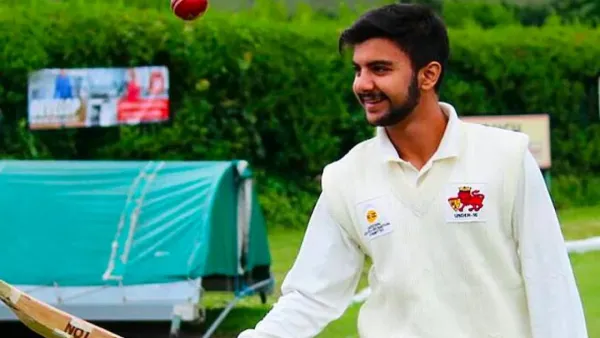 ‘টুয়েলভথ ফেল’ সিনেমার পরিচালকের ছেলের ব্যাটে অনন্য কীর্তি