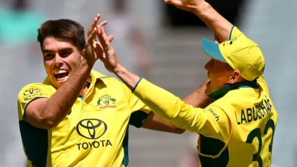 অভিষিক্ত বার্টলেটের দুর্ধর্ষ বোলিংয়ে উইন্ডিজকে উড়িয়ে দিল অস্ট্রেলিয়া