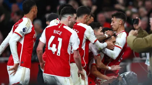 লিভারপুলকে উড়িয়ে আর্সেনালের অনন্য জয়