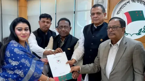 দ্বিতীয় দিনের মতো মনোনয়ন ফরম বিক্রি করছে আ. লীগ