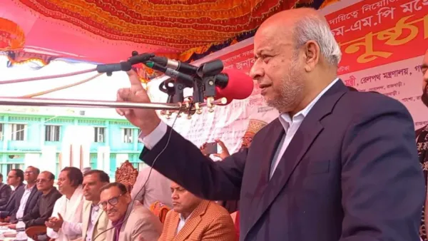 রেলের টিকিট কালোবাজারিতে জড়িত কারা, জানালেন মন্ত্রী