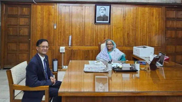 প্রধানমন্ত্রীর সঙ্গে বিটিআরসির চেয়ারম্যানের সৌজন্য সাক্ষাৎ