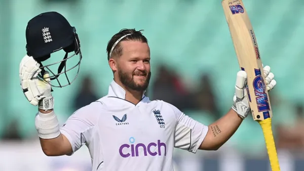 ডাকেটের বিস্ফোরক সেঞ্চুরি, ঘরের মাঠে ‘বাজবলের’ ঝাঁজ বুঝল ভারত