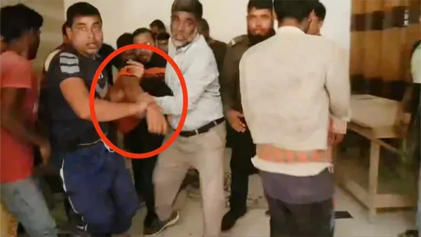 যবিপ্রবিতে ছাদ থেকে পড়ে শ্রমিক আহত, দেয়াল কেটে উদ্ধার