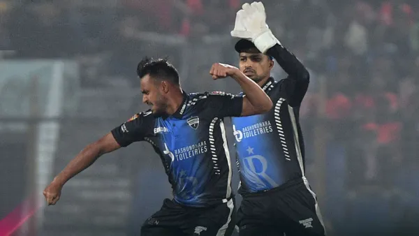 বিধ্বংসী বোলিংয়ে আবু হায়দারের ৫ উইকেট, বিপর্যয় দেখল বরিশাল