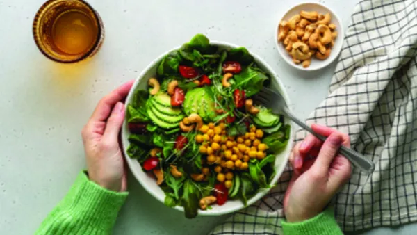 চাকরিজীবীরা অফিসে যখন যা খাবেন