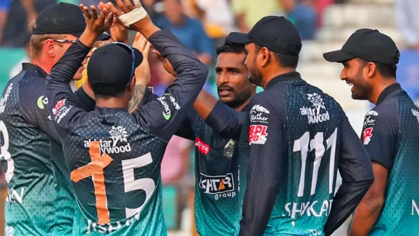 তানজিদের সেঞ্চুরির পর বোলারদের দাপটে প্লে-অফে চট্টগ্রাম