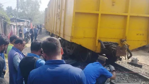 বগি লাইনচ্যুত হয়ে উত্তরাঞ্চলে ট্রেন চলাচল বন্ধ