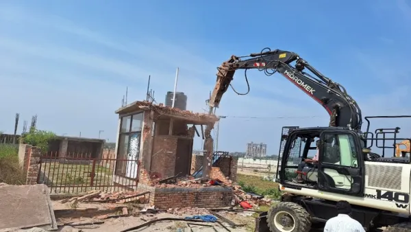 মিলিনিয়াম সিটি ও শতরূপা হাউজিংয়ের স্থাপনা গুড়িয়ে দিলো রাজউক