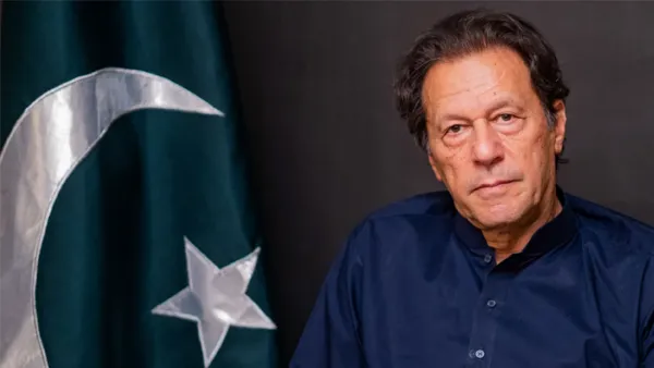 এবার ঘুষের মামলায় অভিযুক্ত ইমরান খান