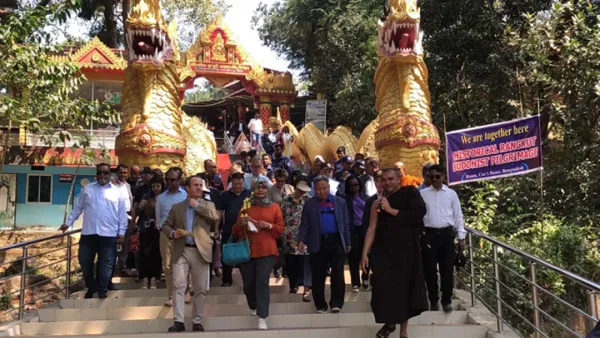 রামুর রাংকুট বৌদ্ধ বিহার ঘুরে দেখলেন ৩৪ কূটনীতিক
