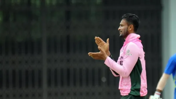 বিপিএলের মধ্যেই ডিপিএলে দল বদলালেন সাকিব