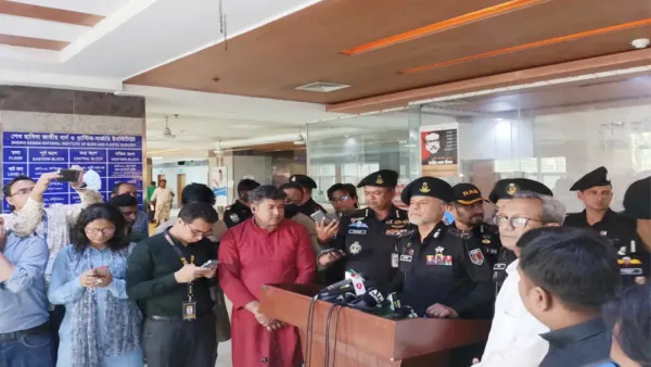 সিলিন্ডার থেকে বেইলি রোডে আগুনের সূত্রপাত: র‌্যাবের ডিজি