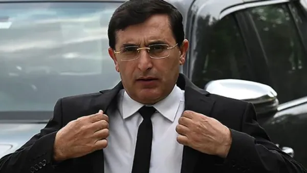 ইমরান খানের দলের চেয়ারম্যান হলেন গওহর আলী খান