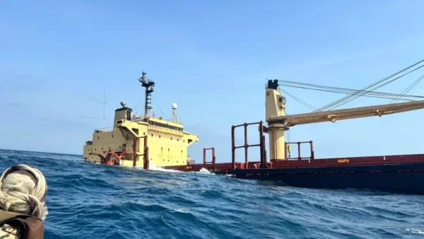 লোহিত সাগরে হুতির হামলায় ৪০ হাজার টন সারবাহী জাহাজডুবি