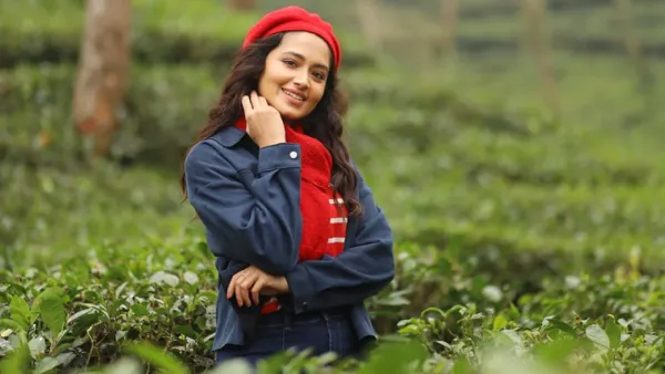 নতুন পরিচয়ে তাসনিয়া ফারিণ