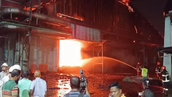 আগুনে পুড়ল এস আলমের এক লাখ টন চিনি