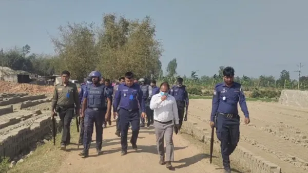 ভ্রাম্যমাণ আদালতের ওপর শ্রমিকদের হামলা, আটক ৩