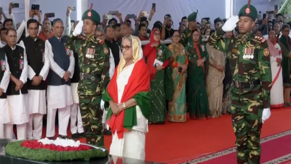 বঙ্গবন্ধুর প্রতিকৃতিতে প্রধানমন্ত্রীর শ্রদ্ধা