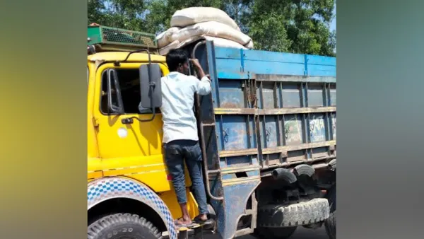 ২৯০ বস্তা ভারতীয় চিনি জব্দ, গুদাম সিলগালা