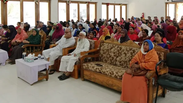 প্রধান অতিথির চেয়ার ছেড়ে দিলেন লতিফ সিদ্দিকী