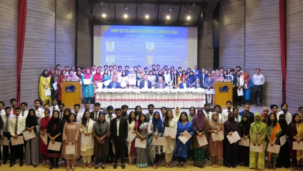 ইস্ট ওয়েস্ট ইউনিভার্সিটির ২৪৯ জন শিক্ষার্থীকে মেধা বৃত্তি প্রদান