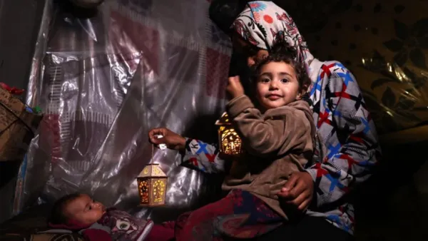 ফিলিস্তিনিদের রোজা কাটছে যেমন