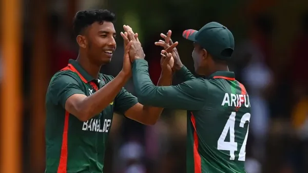 ৯ ওভারে ১০৪ রান দিলেন বাংলাদেশি বোলার