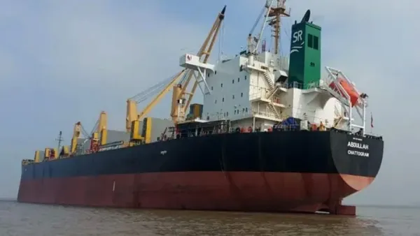 জিম্মি জাহাজ আবারও সরিয়ে নিয়েছে জলদস্যুরা