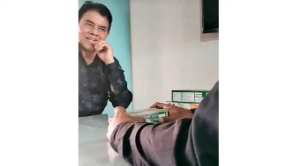 প্রধান শিক্ষকের ‘ঘুষ’ নেওয়ার ভিডিও ভাইরাল