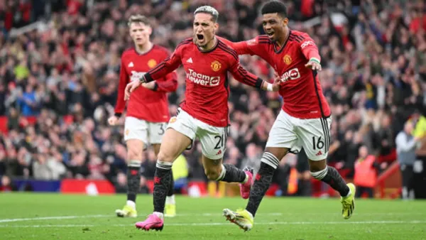 ৭ গোলের শ্বাসরুদ্ধকর ম্যাচে লিভারপুলকে হারিয়ে সেমিতে ম্যানইউ