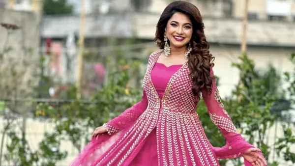 মা হলেন কণ্ঠশিল্পী লিজা