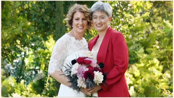 বান্ধবীকে বিয়ে করলেন অস্ট্রেলিয়ার সমকামী পররাষ্ট্রমন্ত্রী