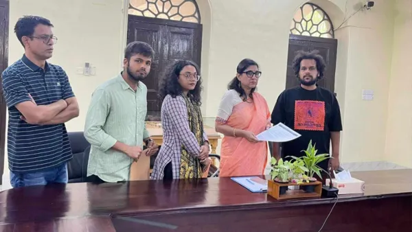 ৫ দফা দাবিতে জবি উপাচার্যের কাছে স্মারকলিপি