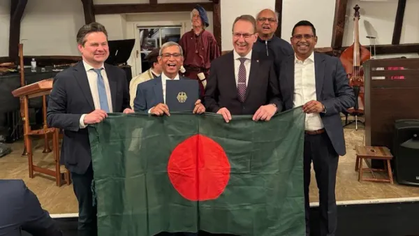 জার্মান ‘ফেডারেল ক্রস অব মেরিট’ পেলেন ড. জাকারিয়া