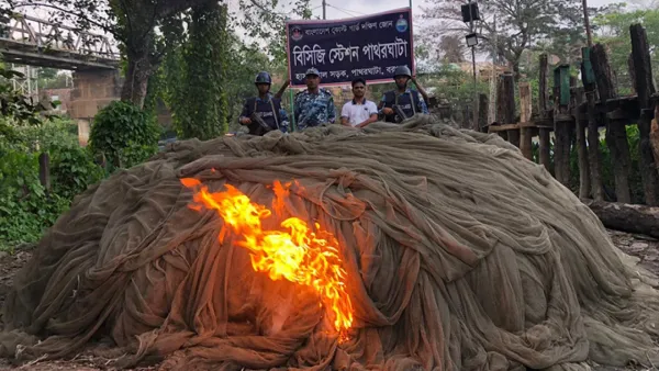 পাথরঘাটায় ৫ কোটি টাকার নিষিদ্ধ জাল জব্দ পুড়িয়ে ধ্বংস