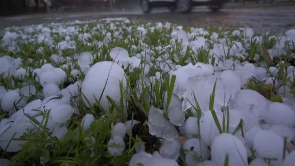 রাজধানীতে মধ্যরাতে ঝড়-শিলাবৃষ্টি