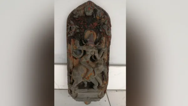 চাঁপাইনবাবগঞ্জে ১৩ কেজি ওজনের কষ্টি পাথরের মূর্তি উদ্ধার