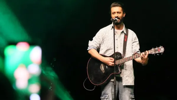 ঢাকায় আসছেন আতিফ আসলাম