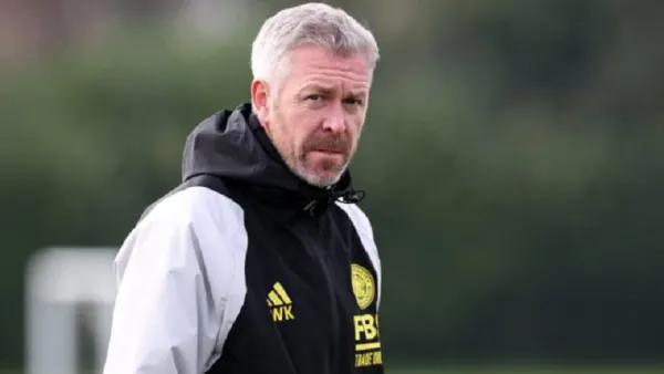 দলের খেলোয়াড়ের সঙ্গে প্রেম, ছাঁটাই ইংলিশ লিগের কোচ