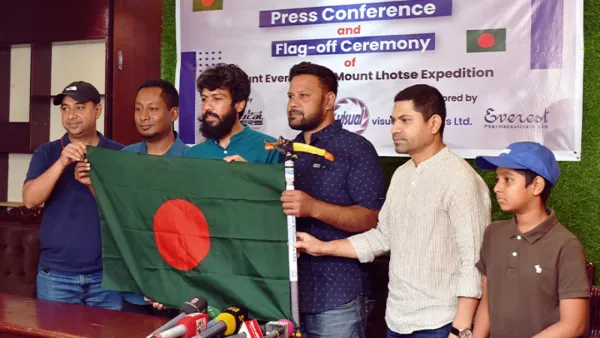 বাবরের লক্ষ্য এবার মাউন্ট এভারেস্ট ও লোৎসে