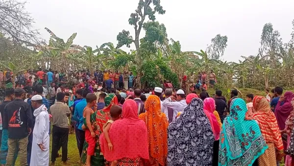 গাছে ঝুলছিল কৃষকের মরদেহ, পরিবারের দাবি হত্যা