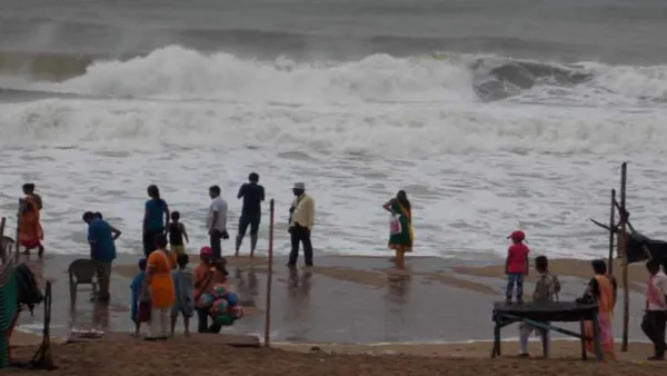 এপ্রিলে সুখবর নেই, ঘূর্ণিঝড় ও অতি তীব্র তাপপ্রবাহের পূর্বাভাস