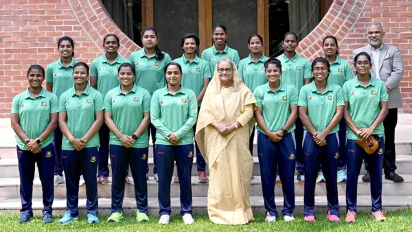প্রধানমন্ত্রীর সঙ্গে বাংলাদেশ ও অস্ট্রেলিয়ার নারী ক্রিকেটারদের সাক্ষাৎ