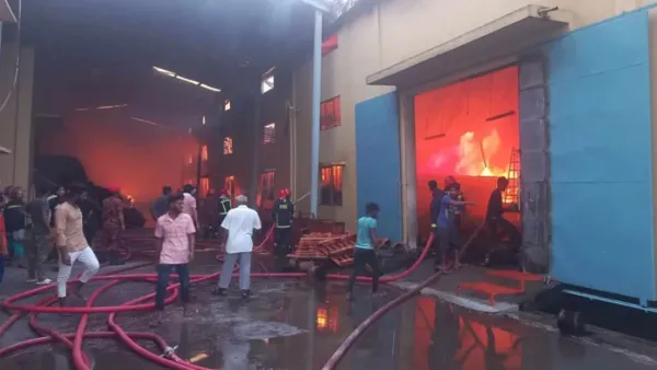 খুলনায় পাটকলে আগুন, নিয়ন্ত্রণে ১৬ ইউনিট