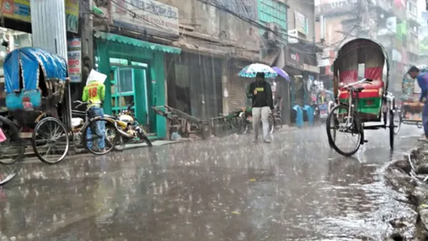 তীব্র তাপদাহের মধ্যে ঢাকায় গুঁড়ি গুঁড়ি বৃষ্টি
