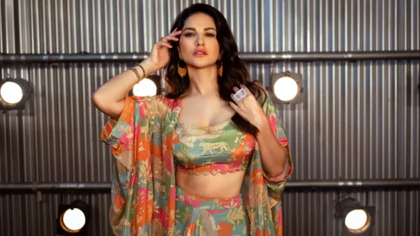 বাগদান হয়েও ভেঙে যায় সানি লিওনের বিয়ে