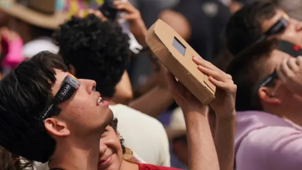 পূর্ণ সূর্যগ্রহণ দেখল উত্তর আমেরিকার কোটি কোটি মানুষ